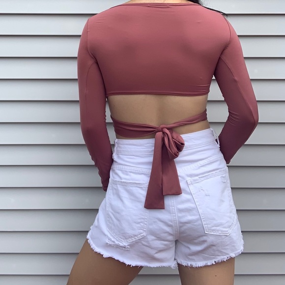 Athletic Tie-Back Long sleeve fit tee - Picture 3 of 4